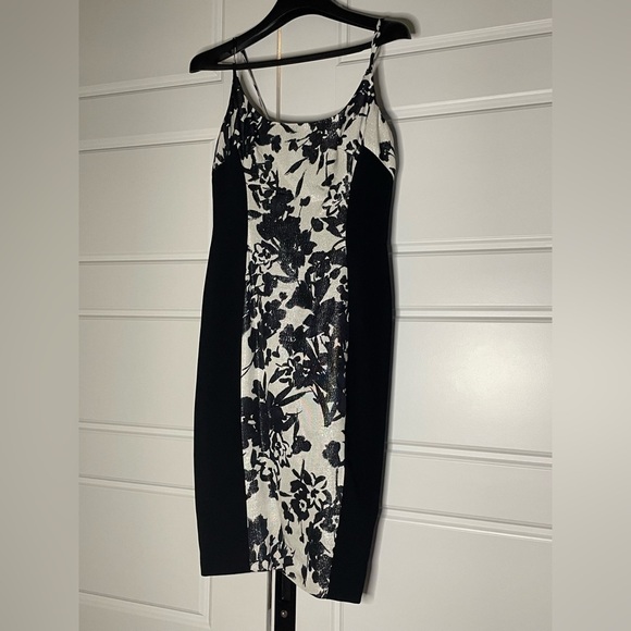 Theia Dresses & Skirts - Theia black and white floral cocktail midi